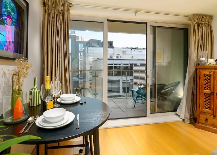 Elegant 2Bd Flat Near Old Street, London